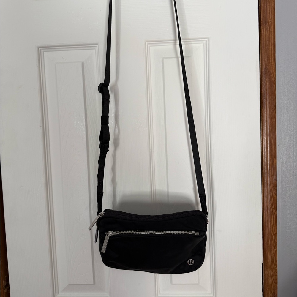 Lululemon city adventurer crossbody